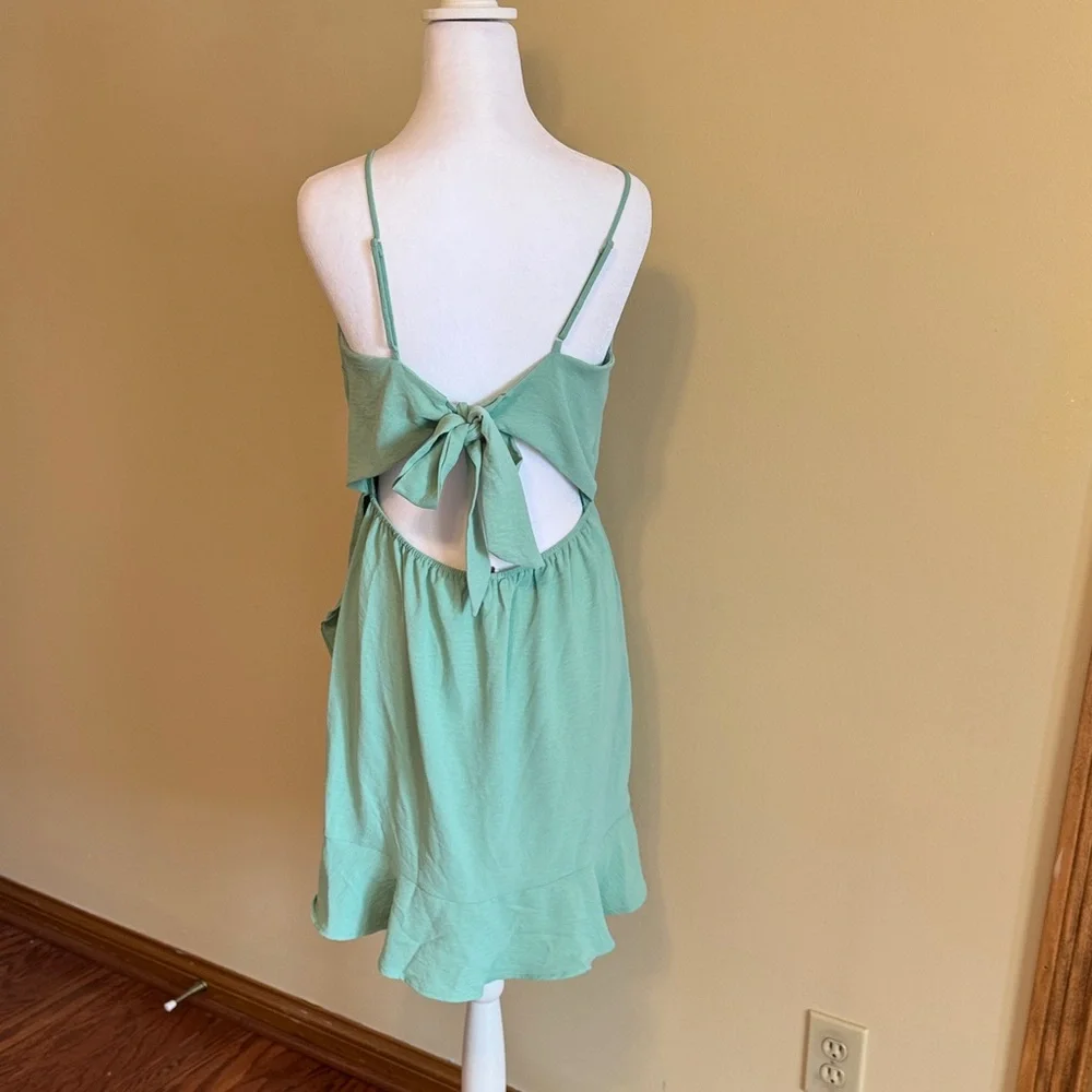 Chic Mint Green Midi Dress - Picture 2 of 4